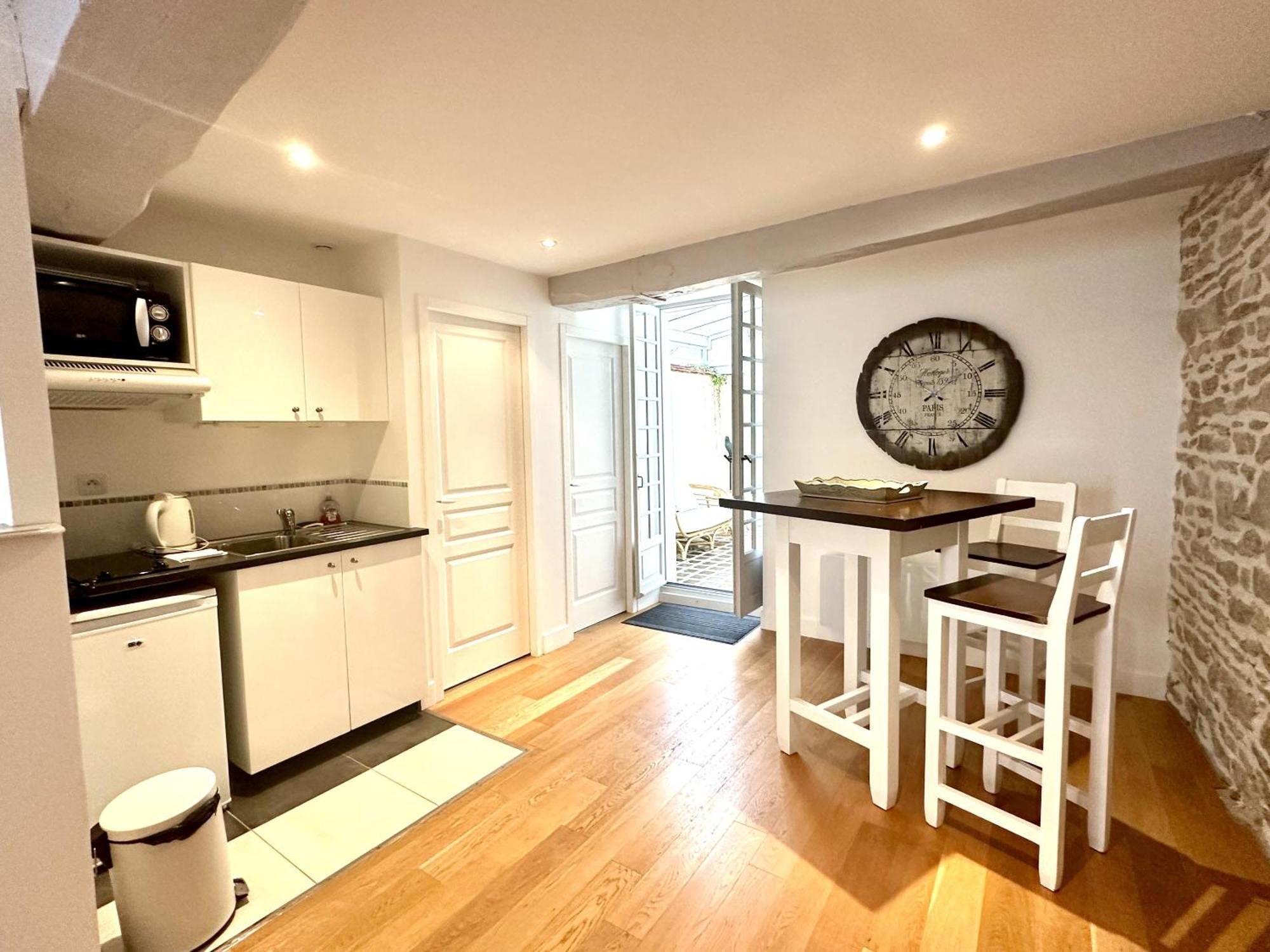 Batisse Paradis Apartment